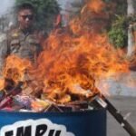 Pemusnahan rokok ilegal di Surabaya