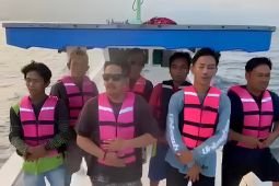 Warga pesisir bantu pencarian jurnalis hilang kontak di Selat Sunda