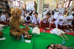 Gerakan Masyarakat Makan Ikan di sekolah