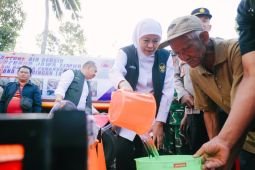 Khofifah salurkan 120 rit air bersih untuk warga Blitar