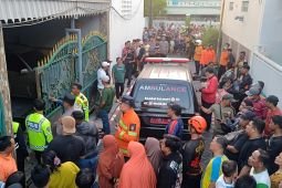 Dua anak meninggal dalam kebakaran kamar di Surabaya