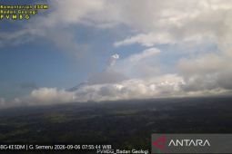 Semeru eruption sends ash 1,000 meters above summit