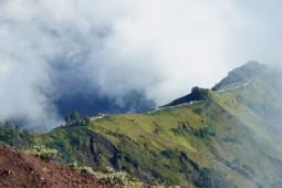 Rinjani reopens climbing activities on limited basis