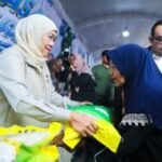 Khofifah ringankan beban warga Pasuruan lewat pasar murah saat kemarau