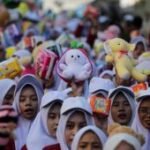Maba Umsura kumpulkan boneka-pembalut untuk korban bencana NTT