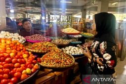 Harga pangan Juma ini, cabai rawit Rp99.250/kg dan telur ayam Rp31.950/kg