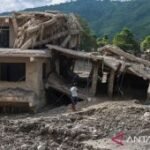 Korban jiwa akibat tanah longsor di Nepal capai 951