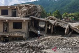 Korban jiwa akibat tanah longsor di Nepal capai 951