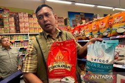 Bulog salurkan beras premium ke ritel modern seluruh Indonesia