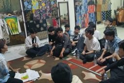 Perburuan tiket bimbel,  orang tua ikut ujian