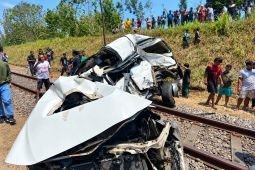 Perjalanan KA Ijen Ekspres terlambat akibat tertemper mobil di Jember