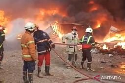 Tujuh armada tangani kebakaran gudang plastik di Cikarang Timur