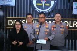 Kapolri terima kenaikan pangkat 50 pati dan 4 PNS Polri