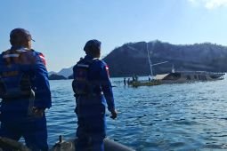 Polisi selamatkan 13 wisatawan yang tenggelam di perairan Labuan Bajo