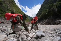 Perempuan Nepal selamat setelah 10 hari terjebak reruntuhan