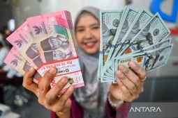 Rabu ini rupiah menguat menjadi Rp17.577 per dolar AS