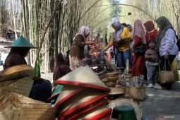 Pasar Djadoel Ahad Legi Ngawi dorong ekonomi kreatif kerakyatan