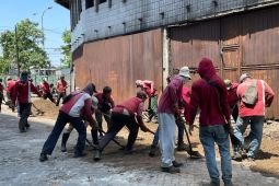 Pemkot Surabaya relokasi 43 pedagang untuk permudah akses jalan