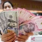 Rupiah melemah dipengaruhi potensi kuat kenaikan suku bunga Fed
