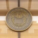 The Fed naikkan suku bunga acuan, pertama kali sejak 2023