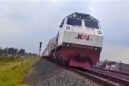 Daop Madiun tegaskan aksi peletakan batu di atas rel melanggar hukum