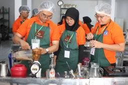 Pelatihan meracik minuman mocktail