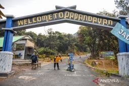 Indonesia strengthens safety for volcano tourists