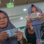 Rupiah menguat seiring penurunan harga minyak yang cukup besar