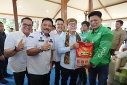 Bupati Nganjuk nilai bantuan pangan bermanfaat bagi warga miskin