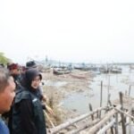Sebanyak 15 ton sampah diangkut dari Sungai Kalimati Muncar Banyuwangi