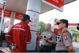 Polres Lamongan pantau sejumlah SPBU untuk pastikan pasokan BBM aman