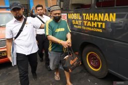 Polisi limpahkan tersangka korupsi dana desa ke Kejaksaan Tulungagung