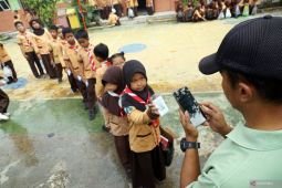 Siswa Trenggalek antusias ikuti gerakan Sangu Sampah ke sekolah