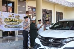 Empat guru ngaji Situbondo mendapat hadiah umrah gratis dari Kapolri