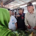 Anggota DPR minta satgas pangan kendalikan harga bapok di Surabaya