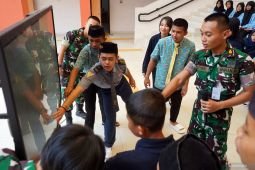 Kadet Unhan mengajar di Sekolah Rakyat