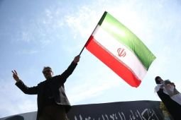 Iran ancam sasar pangkalan, kapal perang AS jika ada invasi darat
