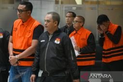 KPK: Tong biru berisi Rp934 juta ditemukan di rumah adik Bupati Klaten