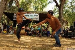 Pertunjukan kesenian tiban di Trenggalek
