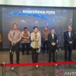 OJK jatuhkan sanksi dan denda Rp2,1 triliun kepada tiga emiten