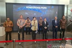 OJK jatuhkan sanksi dan denda Rp2,1 triliun kepada tiga emiten