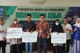 BPJS Ketenagakerjaan serahkan santunan korban karhutla Bromo