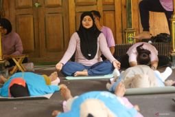 Yoga peringati Hari Kesehatan Mental Sedunia