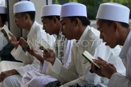 Jejak santri dalam peta bantuan
